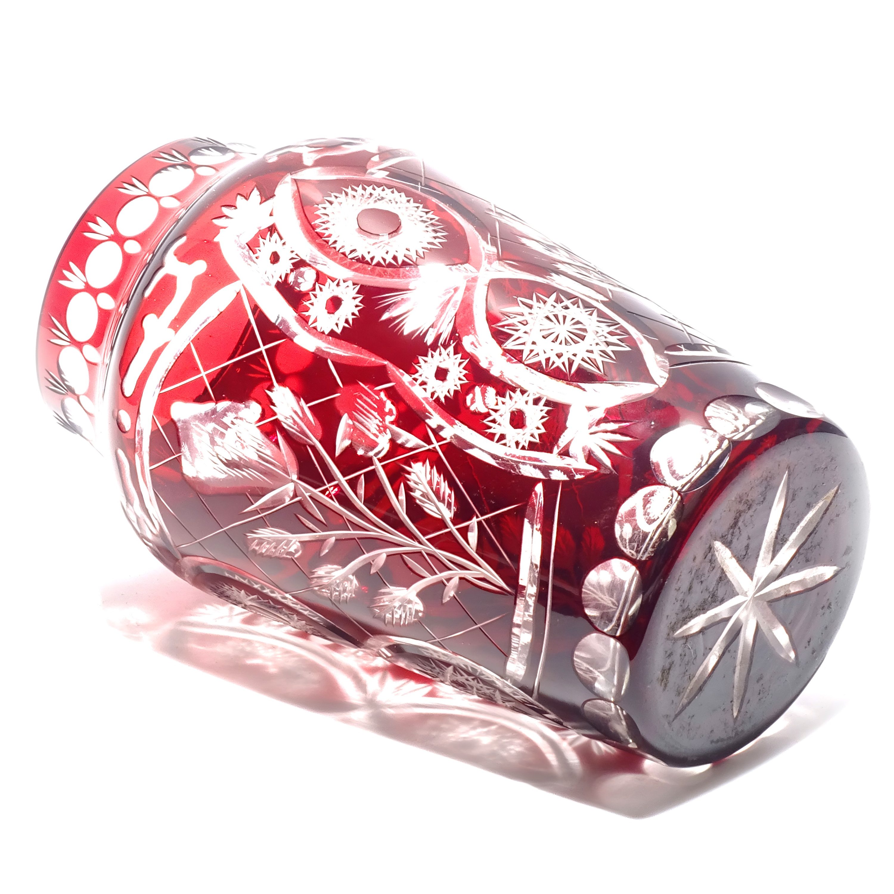 Böhmische Rote Kristallvase - Handgeschliffenes Vintage-Glas Dekoratives Herzstück - Elegante Wohnkultur Oder Sammler-Anzeigestück