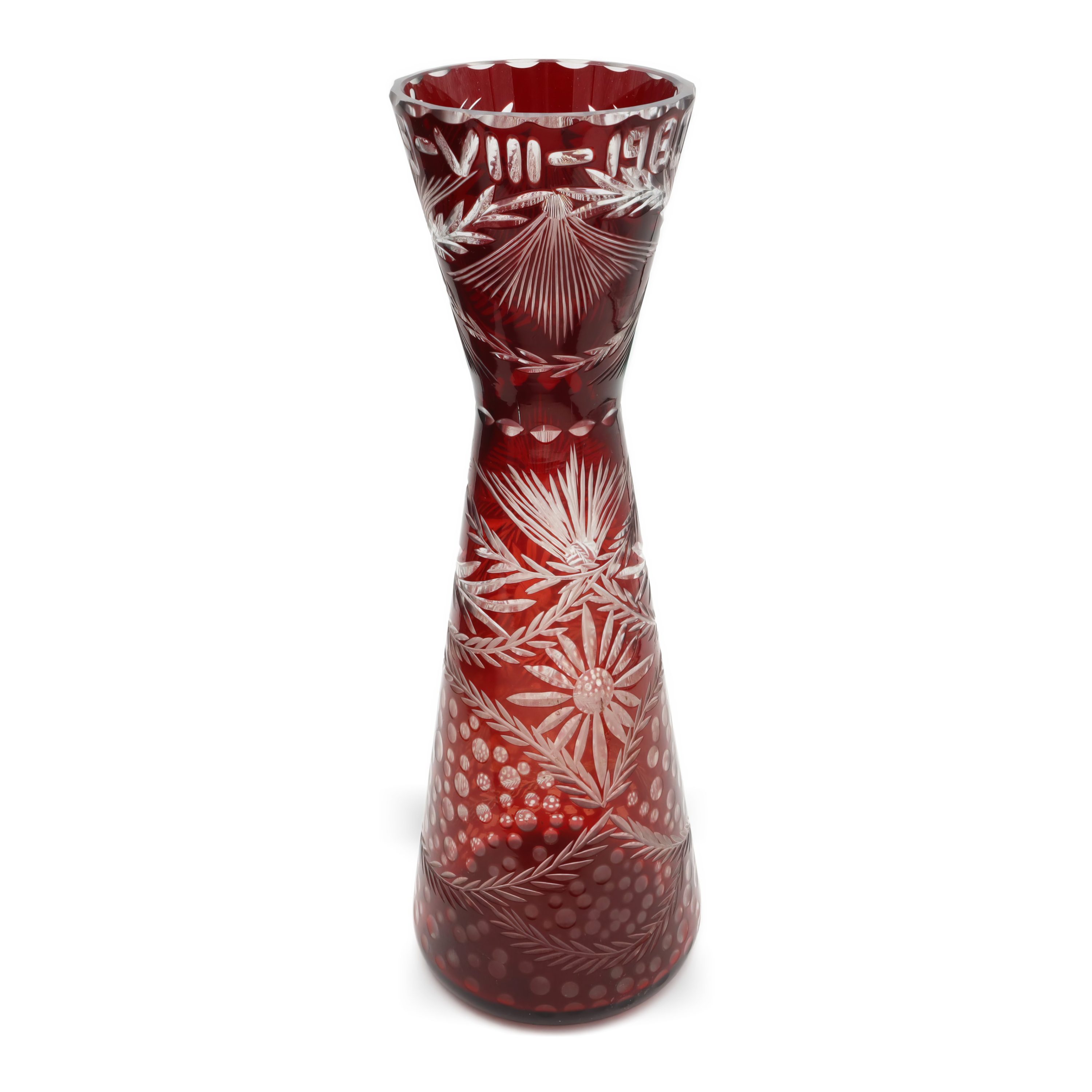 Geschliffene Kristall-Schlankvase, Rote Bohemia-Glasvase, Vintage-Dekoratives Glas, Elegante Wohnkultur-Akzentuation