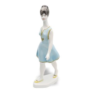 Holloháza Porzellanfigur Frau Im Blauen Kleid Mit Blumendetails Und Eleganter Pose, Vintage-Keramik-Sammelskulptur