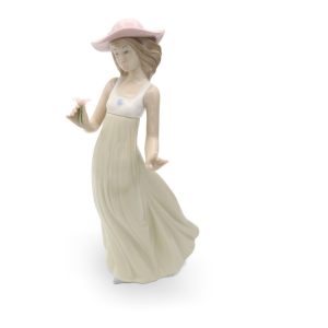 Lladro Figur, Vintage NAO Porzellan Junge Frau Pinkfarbener Hut, Grünes Kleid Mit Blume In Der Hand, Langes Sommerkleid, Sammelobjekt, Spanische Handgefertigte Skulptur