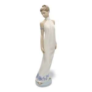 Nao Weißes Kleid Figur Von Lladro, Elegante Porzellanskulptur