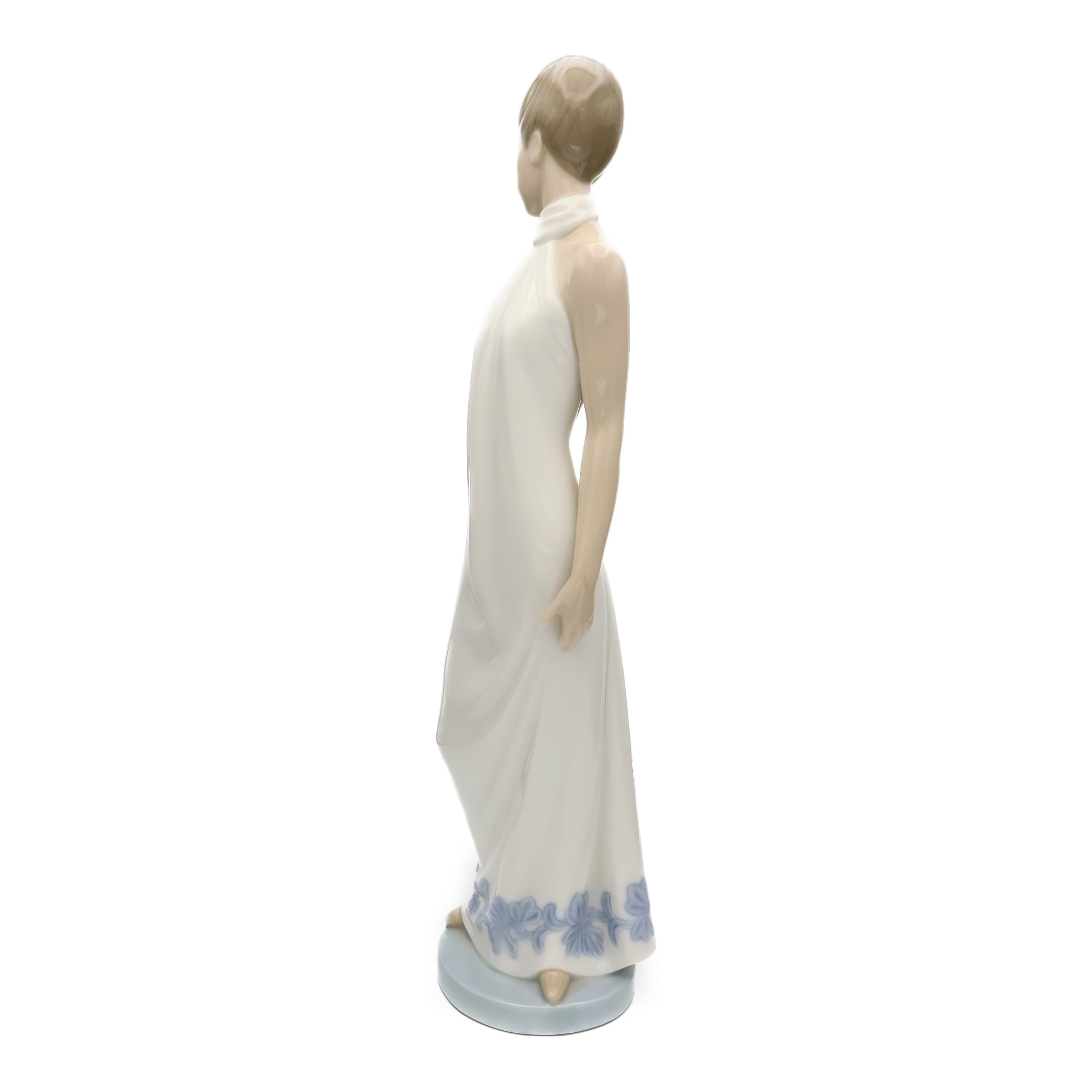 Nao Weißes Kleid Figur Von Lladro, Elegante Porzellanskulptur