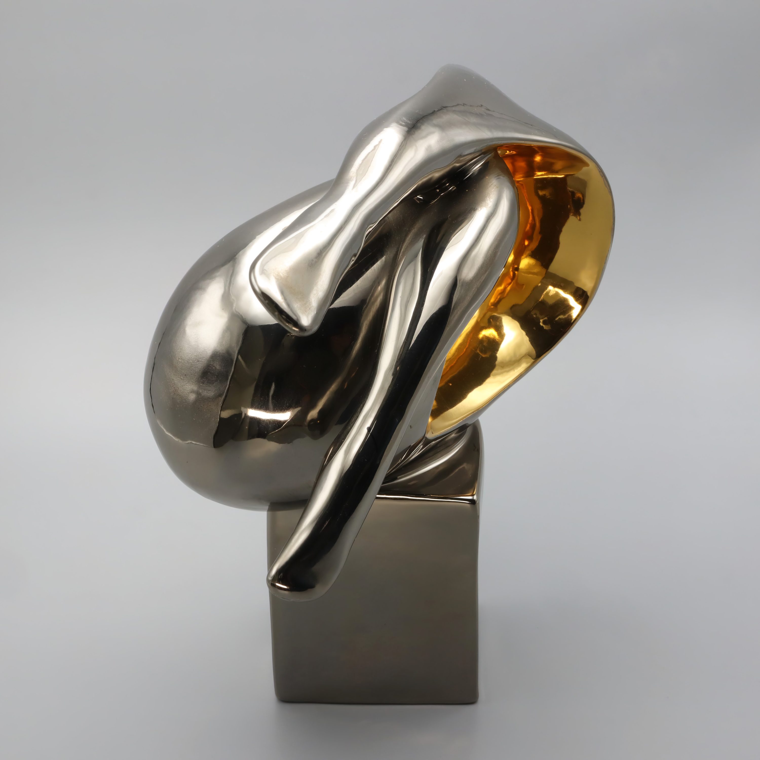 Art-Déco-Figur - Porzellanfigur - Vergoldet Und Platinveredelt - Modernistische Frau - Vintage Wohnaccessoire