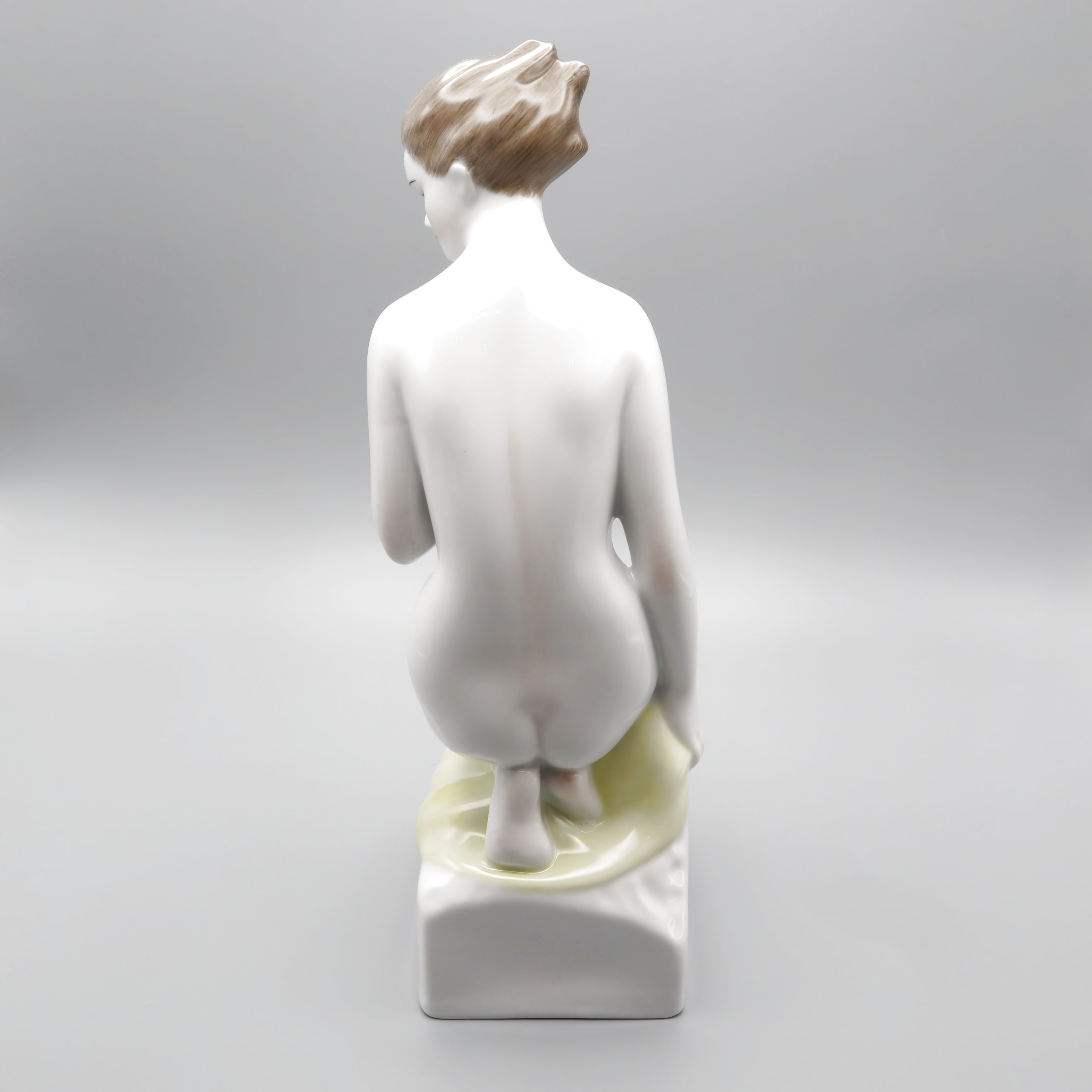 Art-Déco-Aktfigurine - Frau In Anmutiger Pose - Große Handbemalte Porzellanfigur - Vintage Art-Déco-Wohnaccessoire