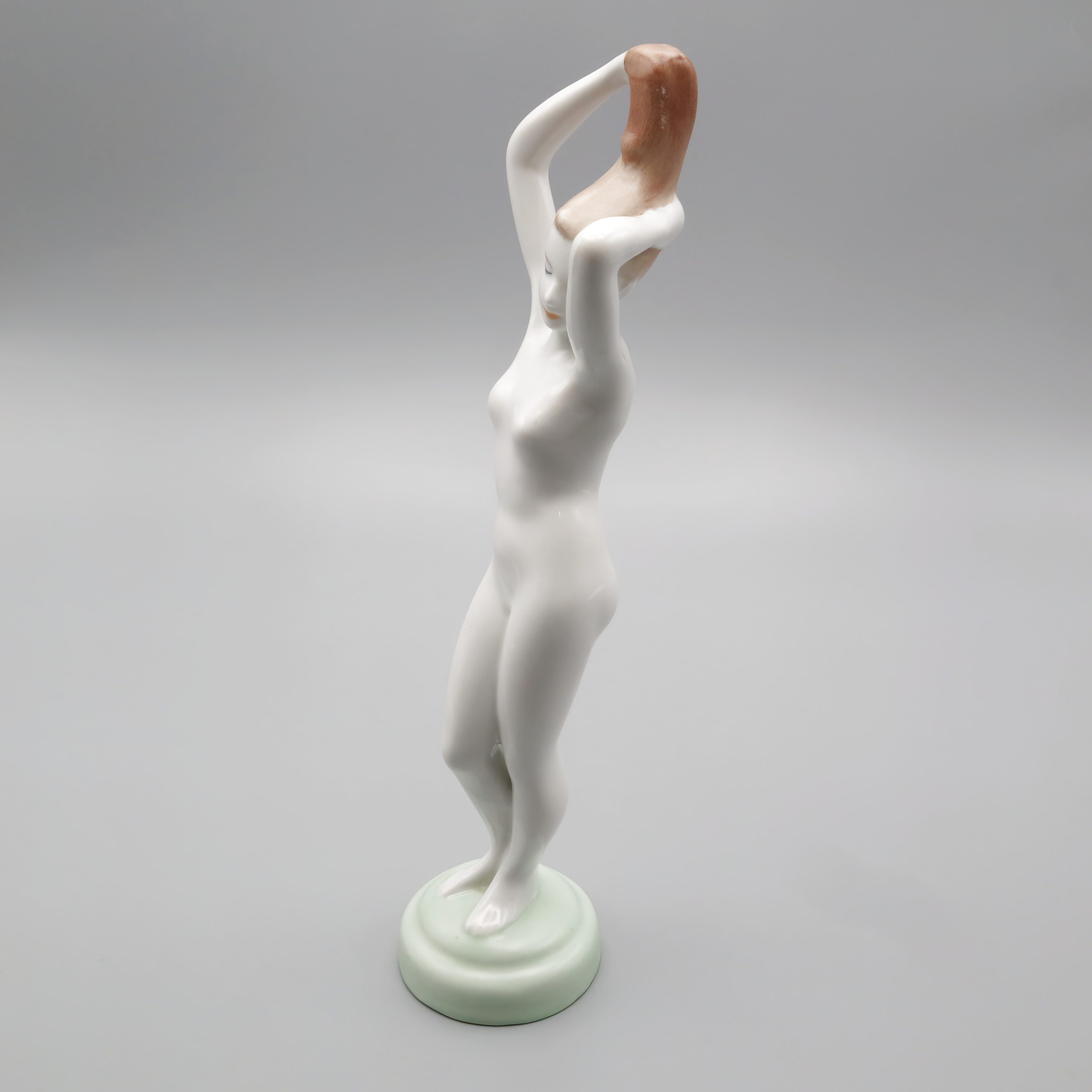Art Deco Akt Porzellan - Die Eitelkeit Der Kassiopeia - Dame Bürstet Anmutig Ihr Haar - 1970er Vintage