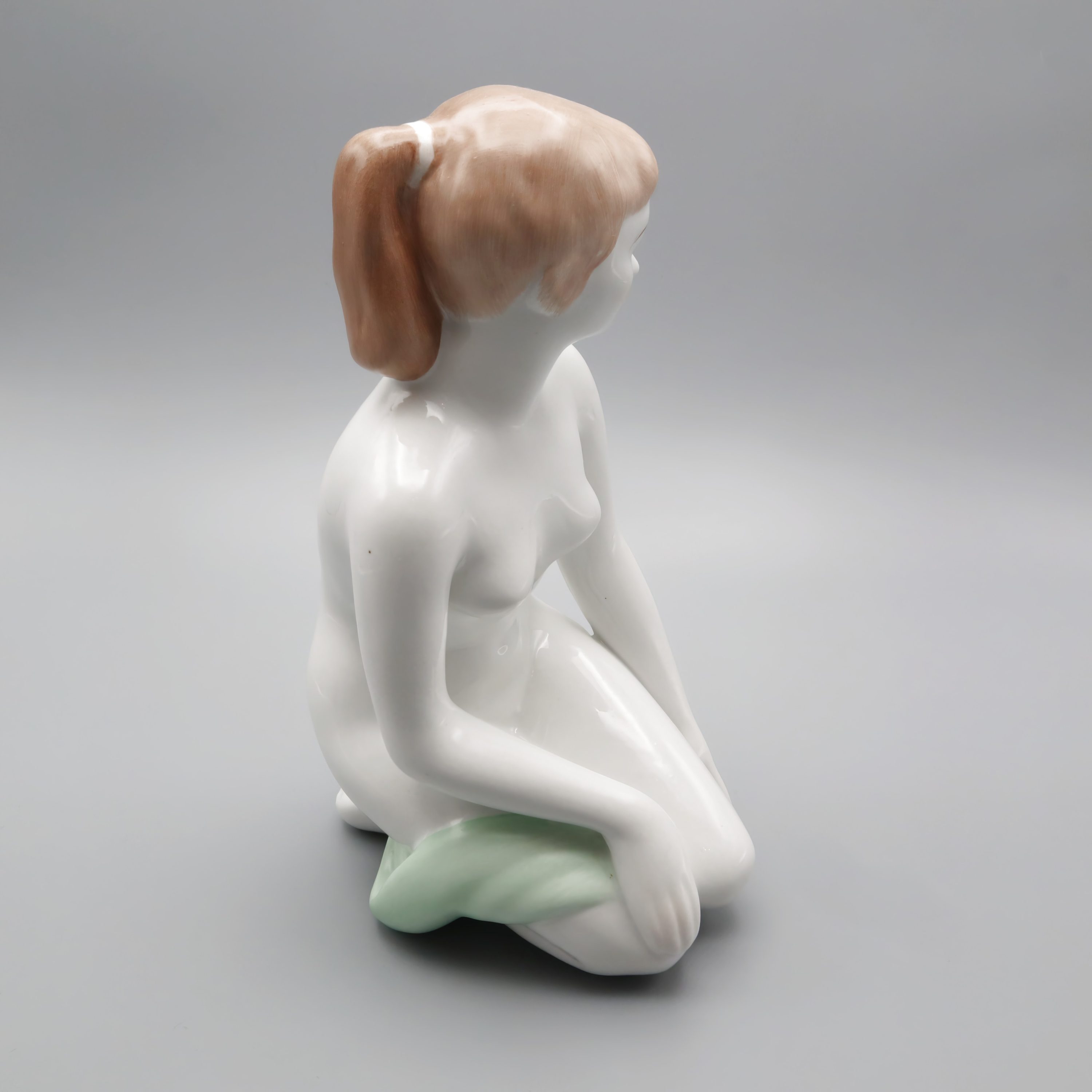 Kniende Frau Statue - Akt Porzellanfigur Aquincum Ungarn 1970 - Vintage Figur - Sammlerstück Ungarische Kunst - Mid-Century Modern Dekor