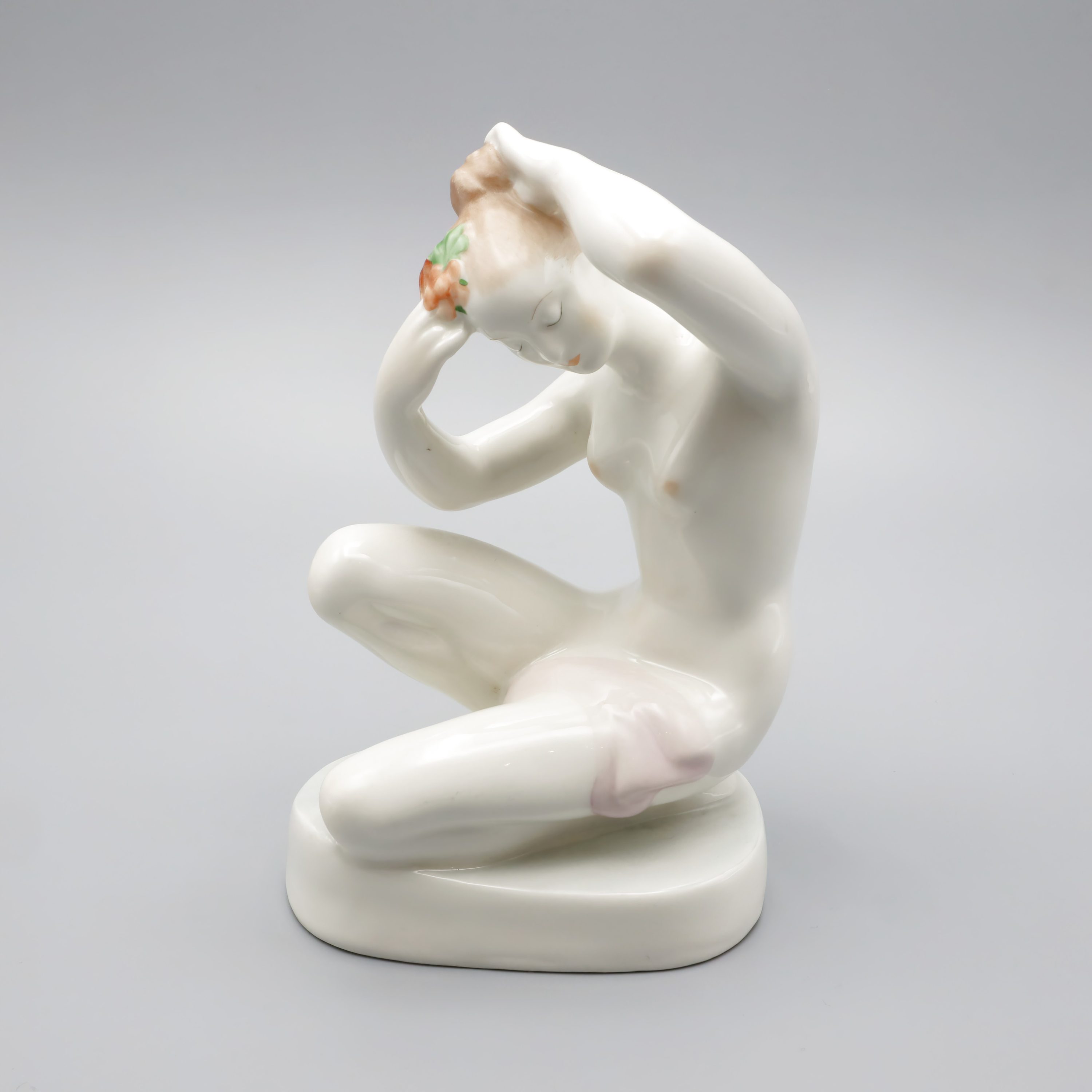 Porzellanfigur Nackte Dame - Ariadne Beim Kämmen - Sich Ankleidende Frau - Vintage Aquincum Porzellan Aus Den 1970er Jahren