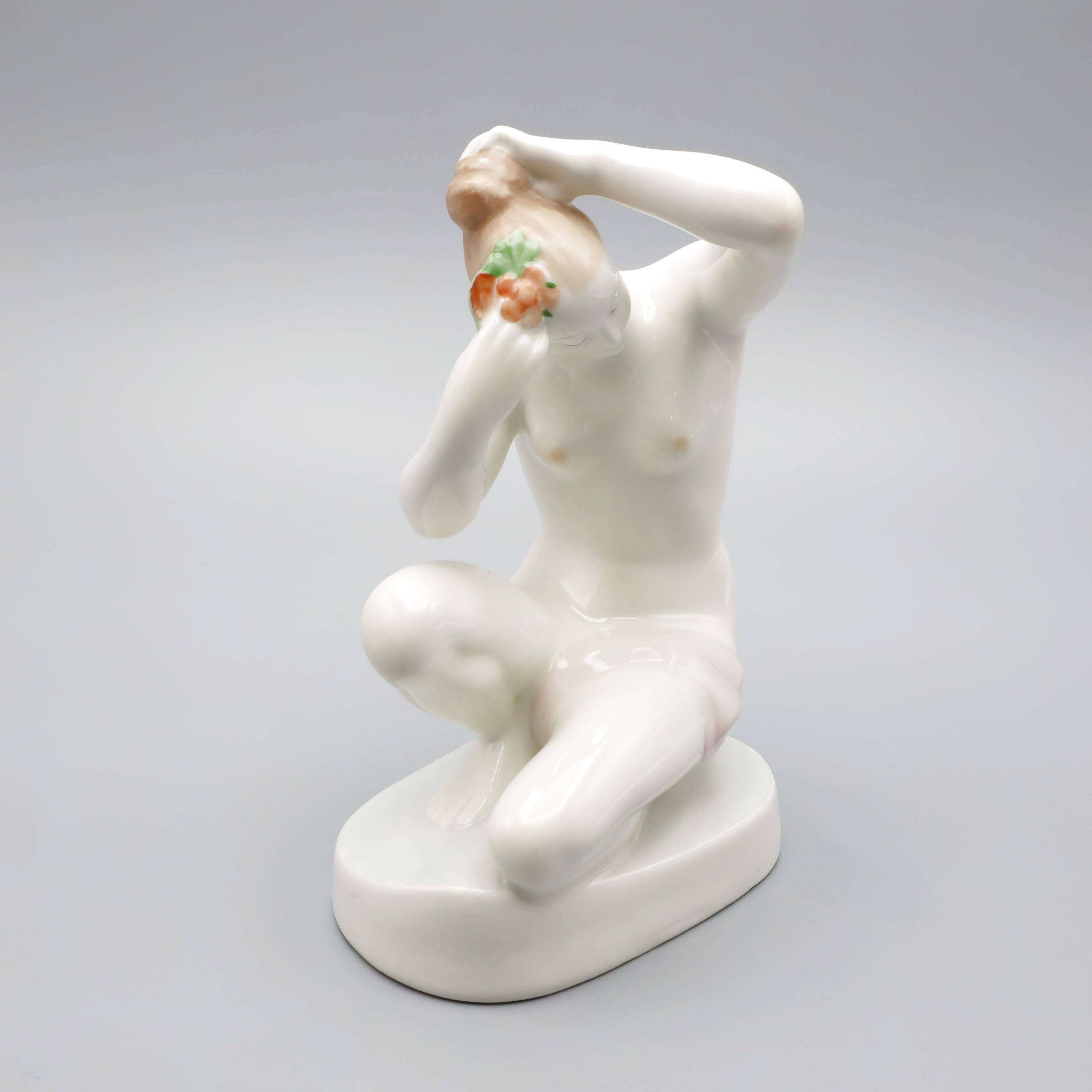 Porzellanfigur Nackte Dame - Ariadne Beim Kämmen - Sich Ankleidende Frau - Vintage Aquincum Porzellan Aus Den 1970er Jahren