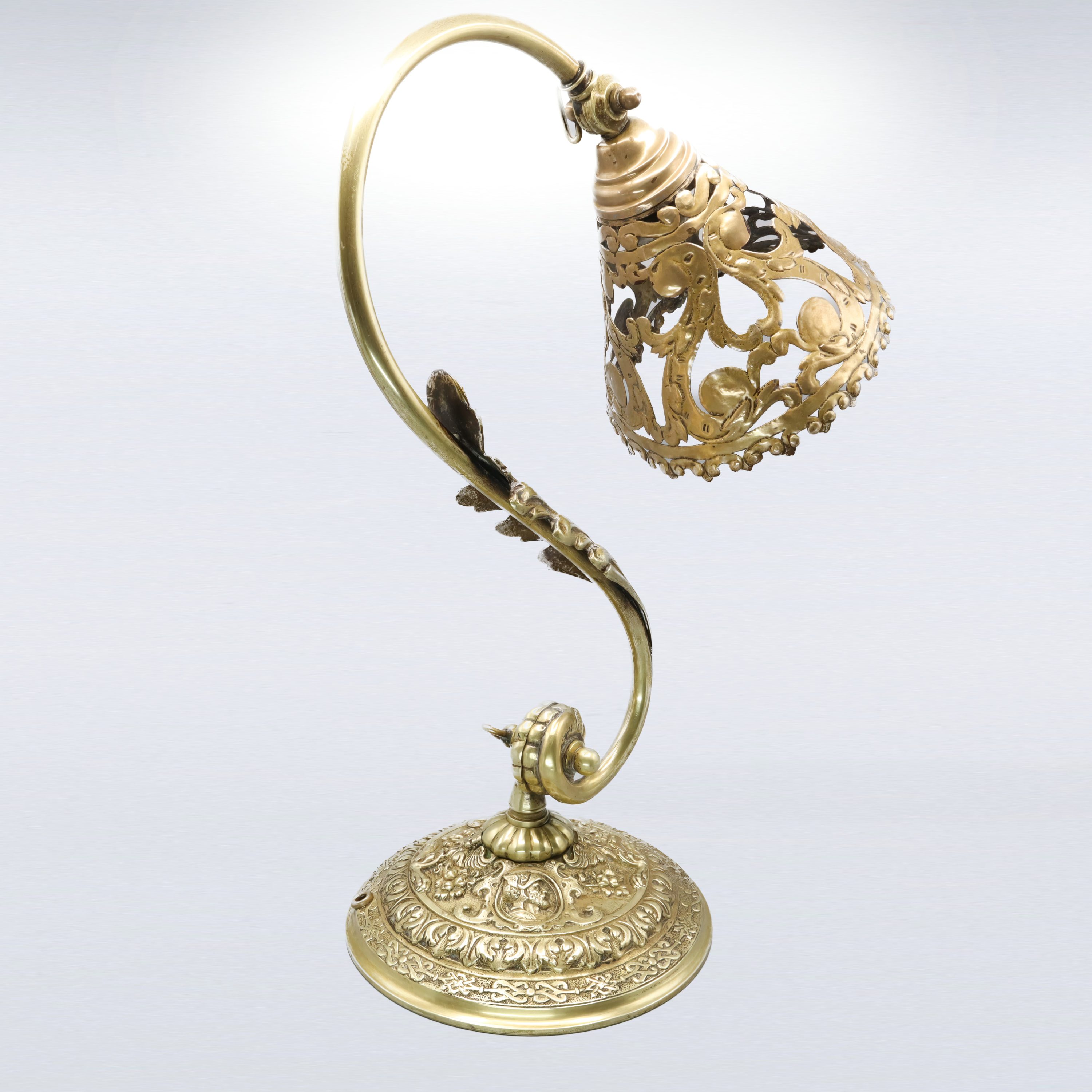 Vintage Große Schreibtischlampe Aus Messing - Handgefertigter Filigran-Lampenschirm - Spanischer Barock Jugendstil Der 1950er Jahre