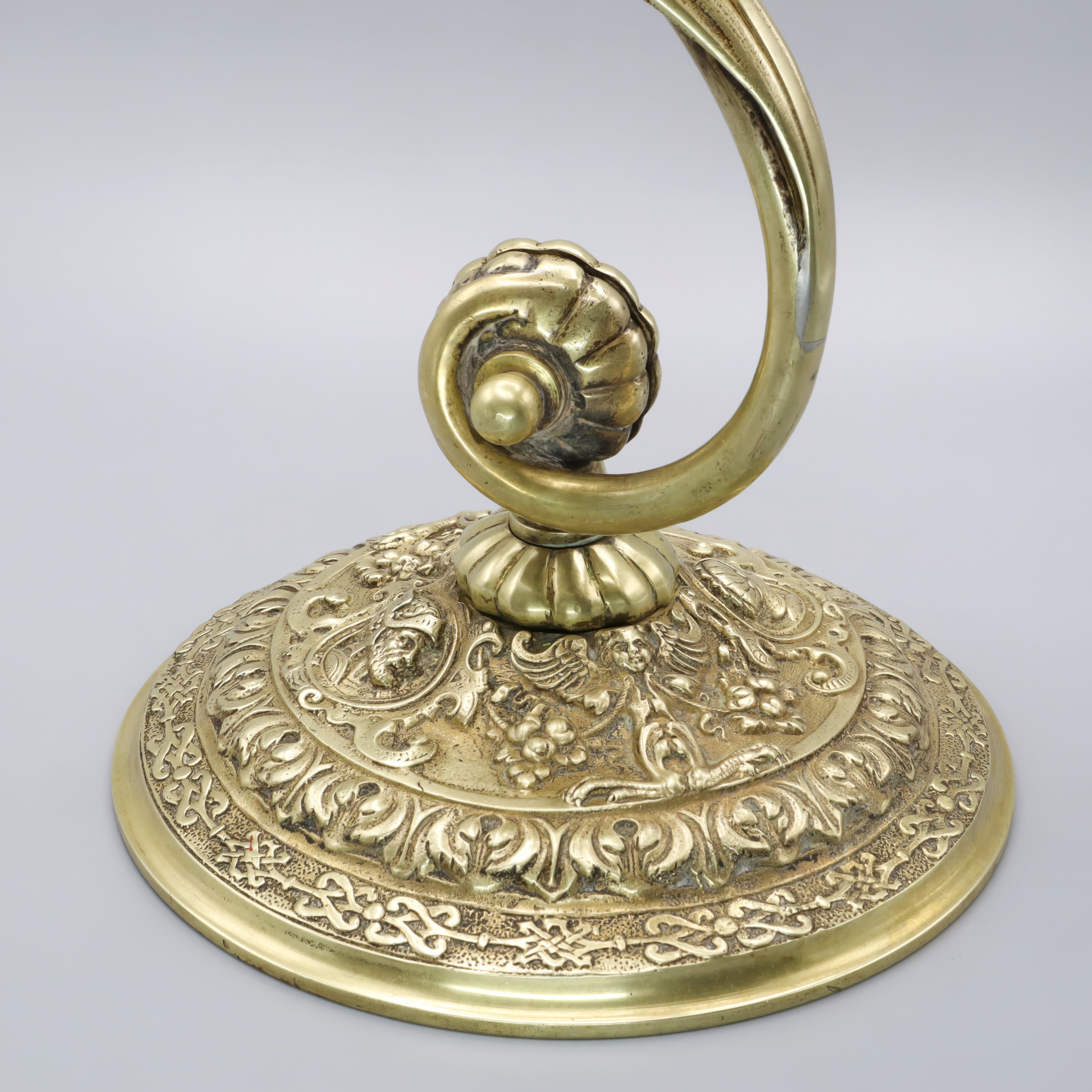 Vintage Große Schreibtischlampe Aus Messing - Handgefertigter Filigran-Lampenschirm - Spanischer Barock Jugendstil Der 1950er Jahre