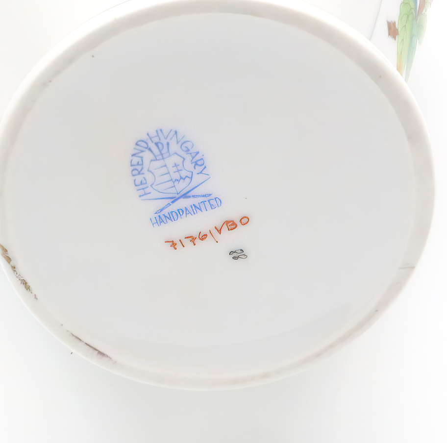 Herend Victoria Amphorenvase - Handbemaltes Porzellan - Große Klassische Vase Thumbnail for Herend Victoria Amphorenvase - Handbemaltes Porzellan - Große Klassische Vase